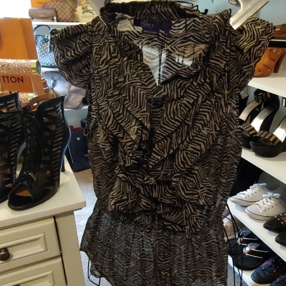 Two blouses - Picture 3 of 5